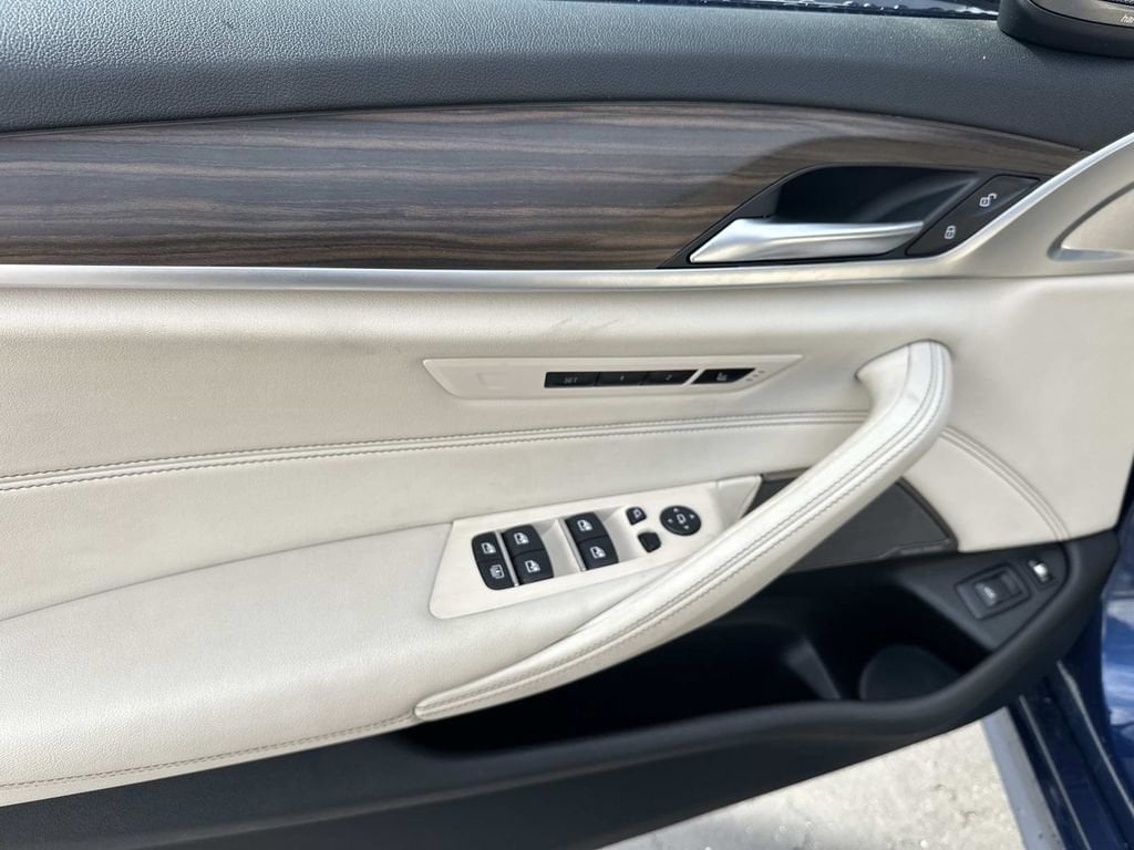 2023 BMW 5 Series 530e - Photo 15