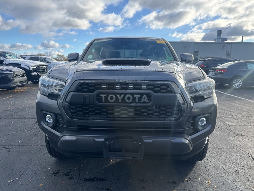 2022 Toyota Tacoma TRD Sport photo 2
