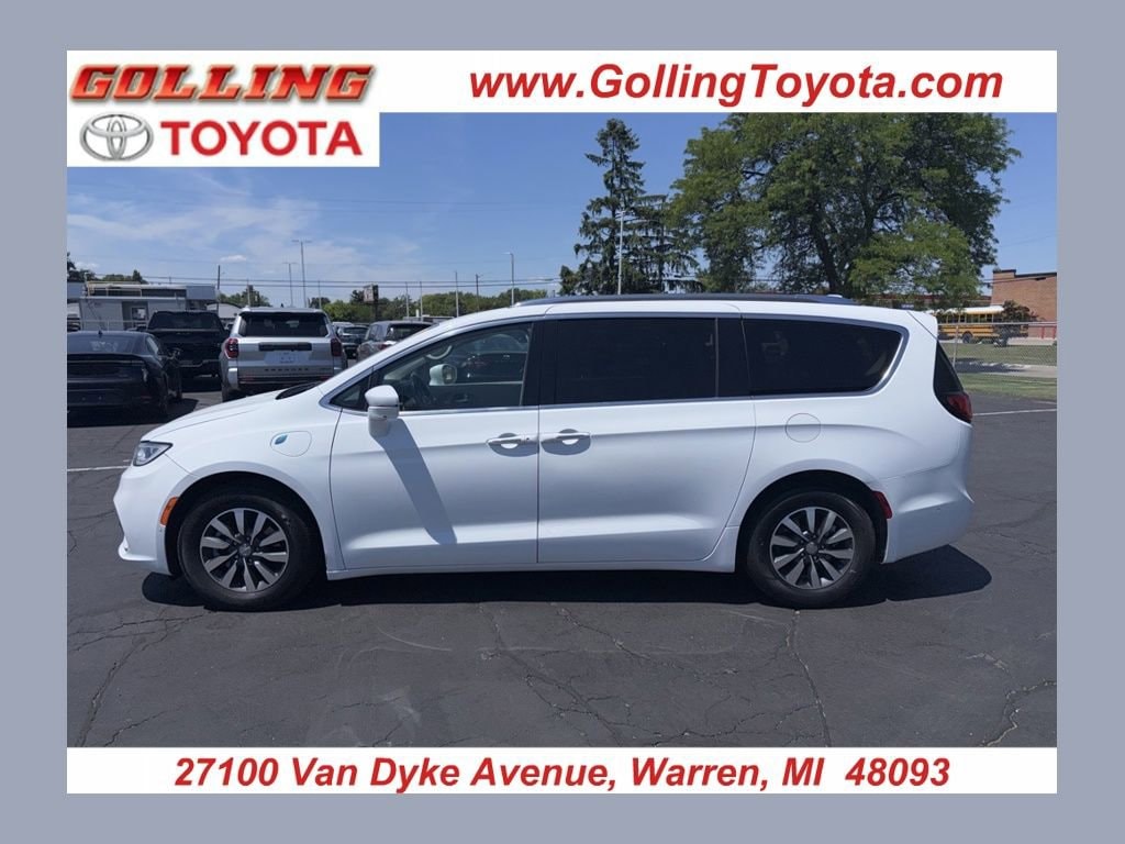 2021 Chrysler Pacifica Hybrid Touring L Hybrid's photo