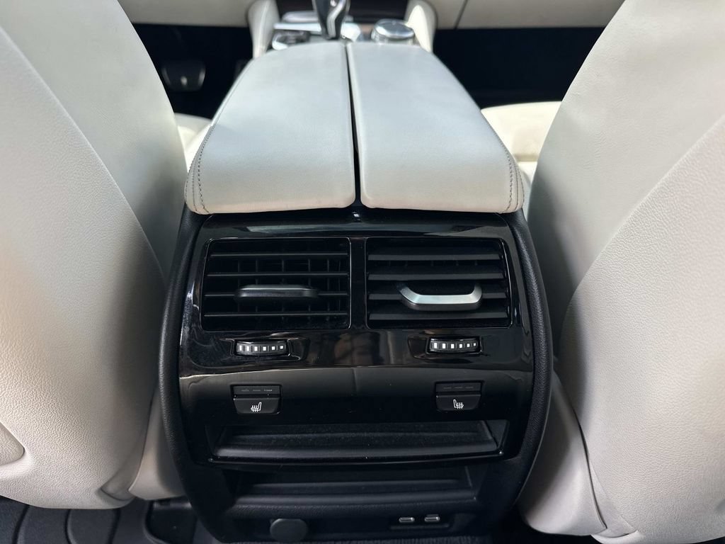 2023 BMW 5 Series 530e - Photo 14