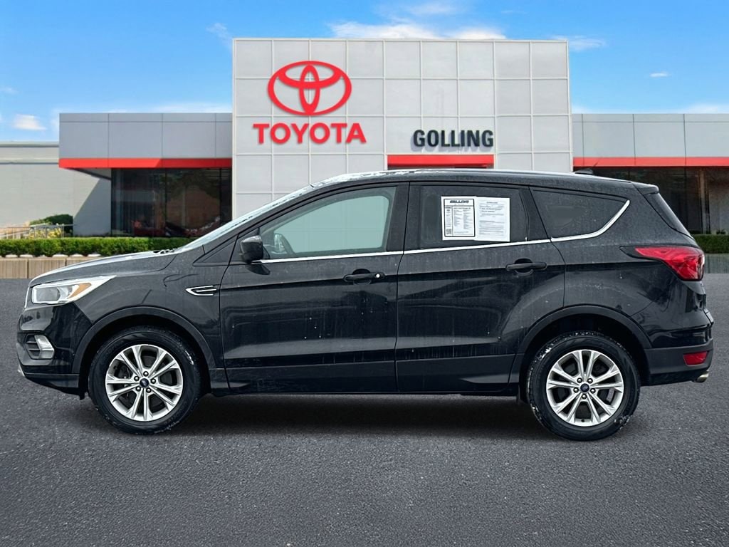 Used 2019 Ford Escape SE with VIN 1FMCU9GD3KUB24401 for sale in Warren, MI