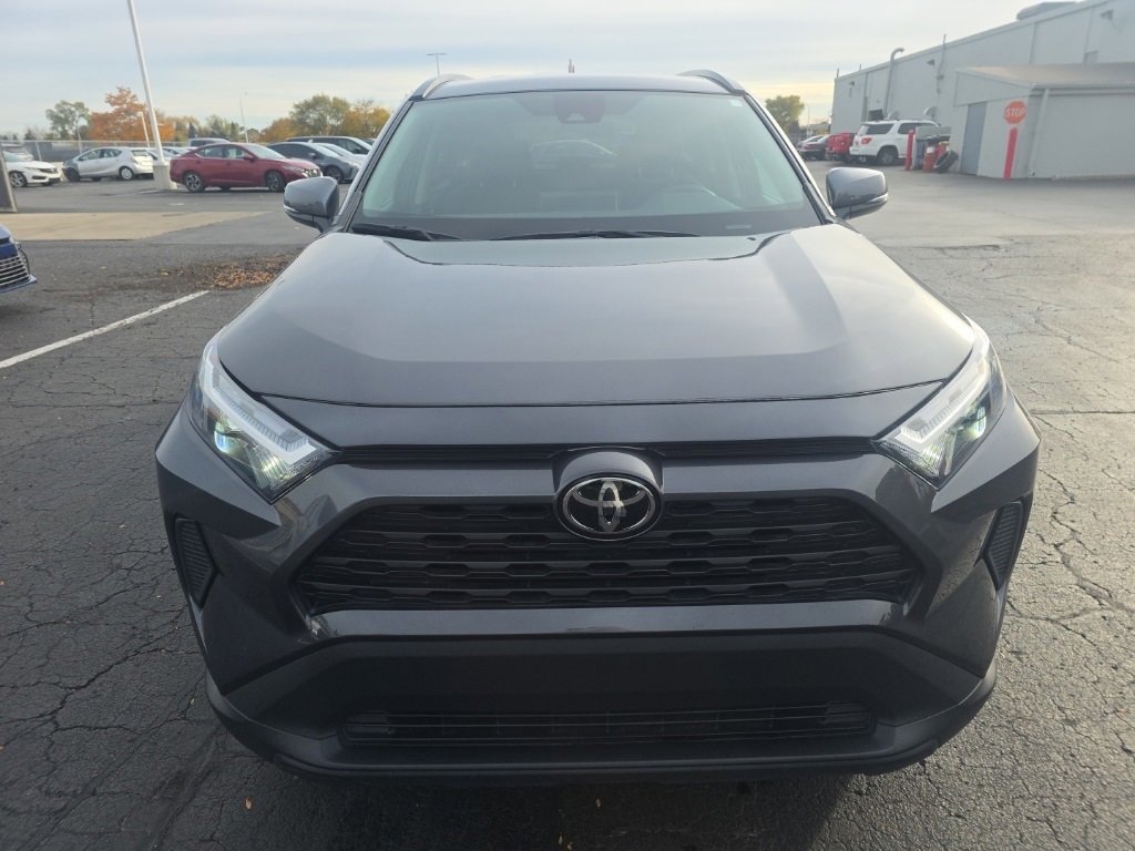 2023 Toyota RAV4 XLE photo 2