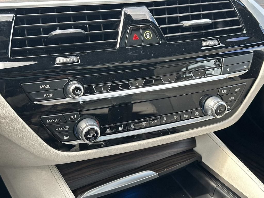 2023 BMW 5 Series 530e - Photo 32