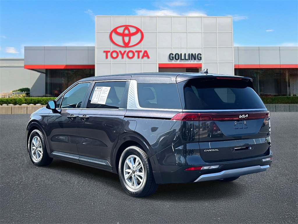 2023 Kia Carnival LX photo 2