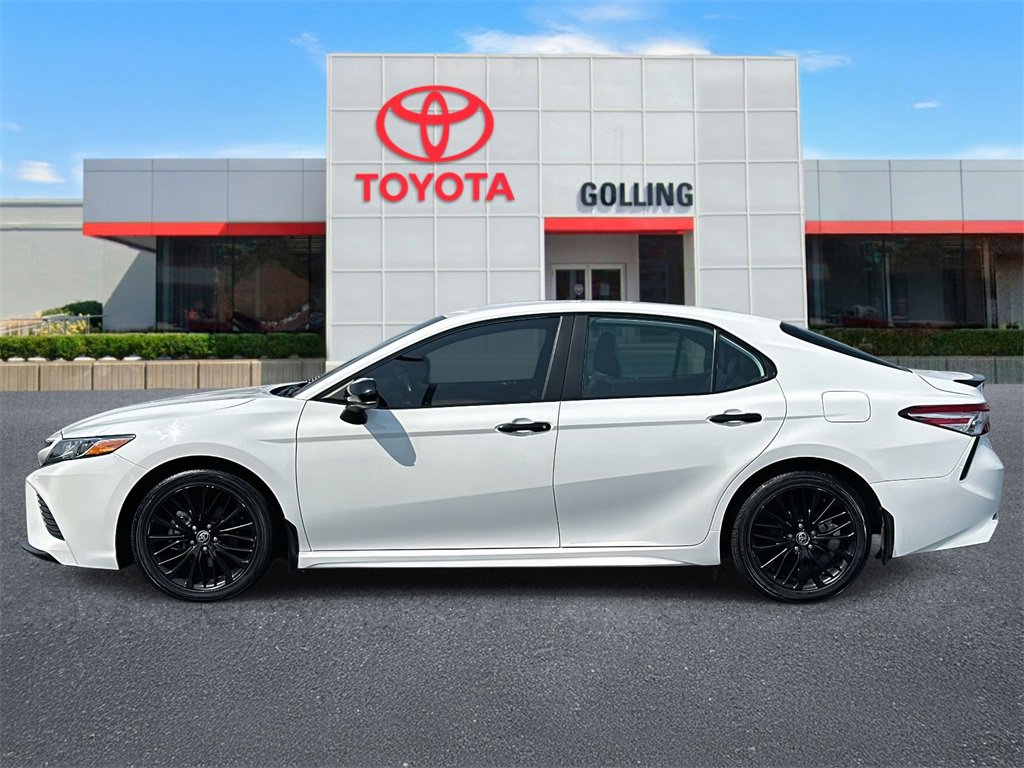 2020 Toyota Camry SE photo 2