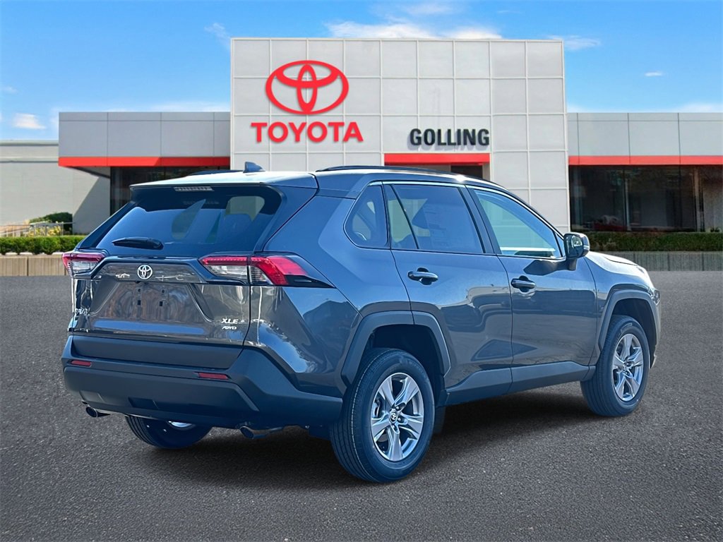2025 Toyota RAV4 XLE photo 3