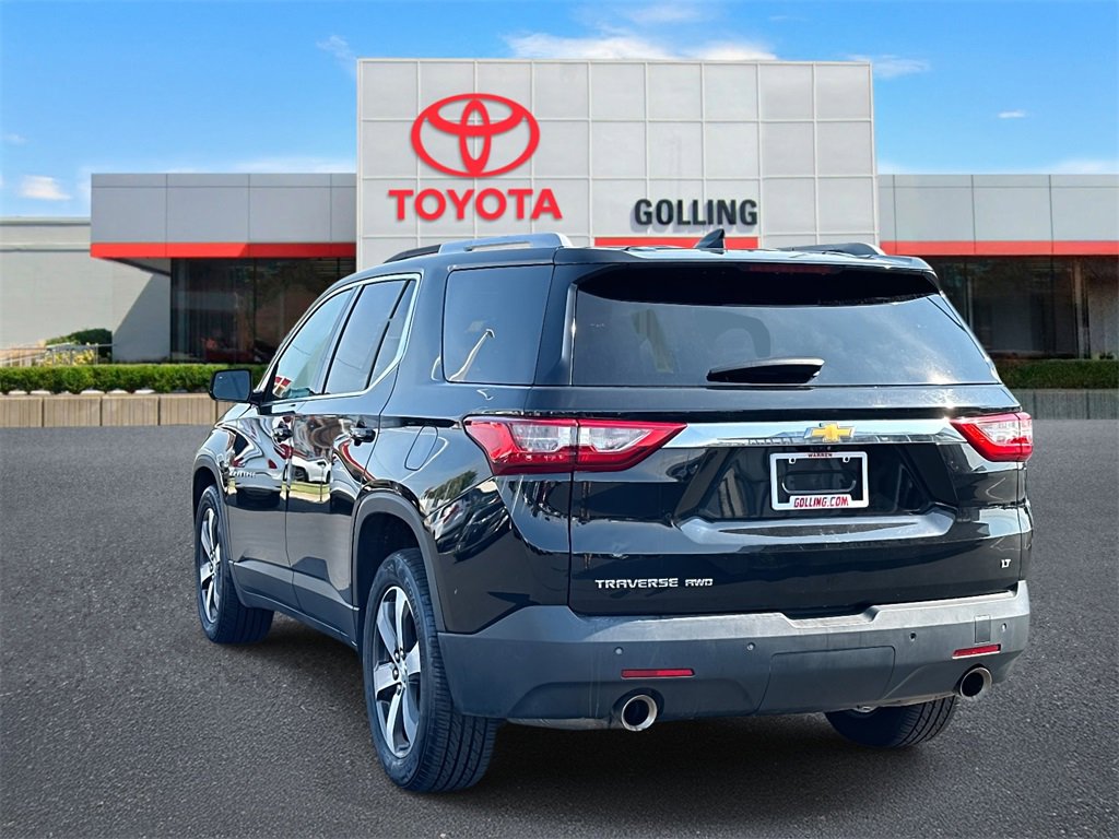 2018 Chevrolet Traverse 3LT photo 2