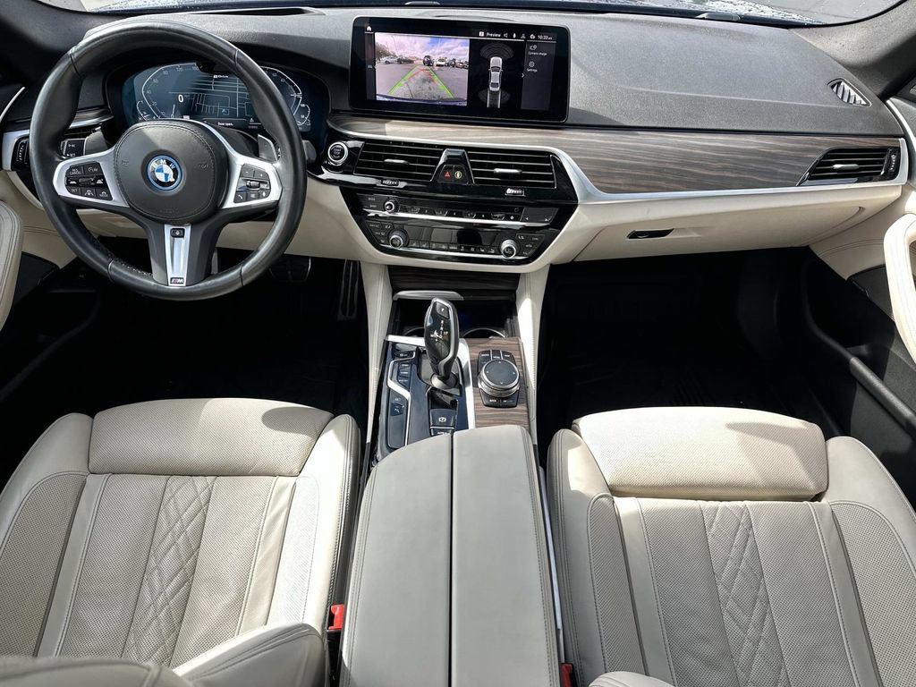 2023 BMW 5 Series 530e - Photo 13