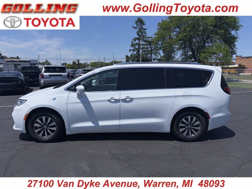 2021 Chrysler Pacifica Hybrid Touring L Hybrid's photo