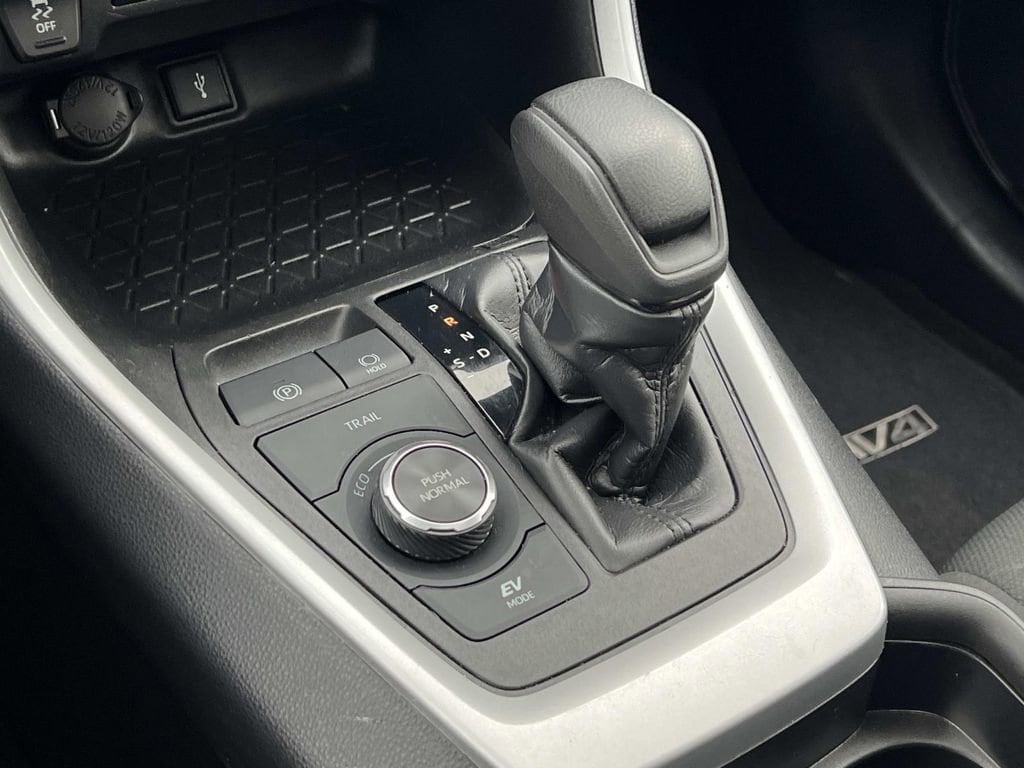 2021 Toyota RAV4 XLE - Photo 28