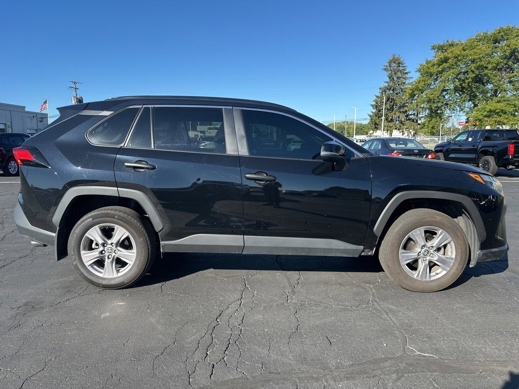 2024 Toyota RAV4 XLE photo 4