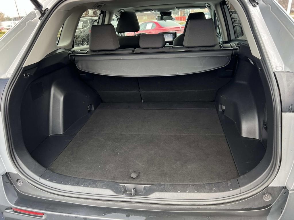 2021 Toyota RAV4 XLE - Photo 11