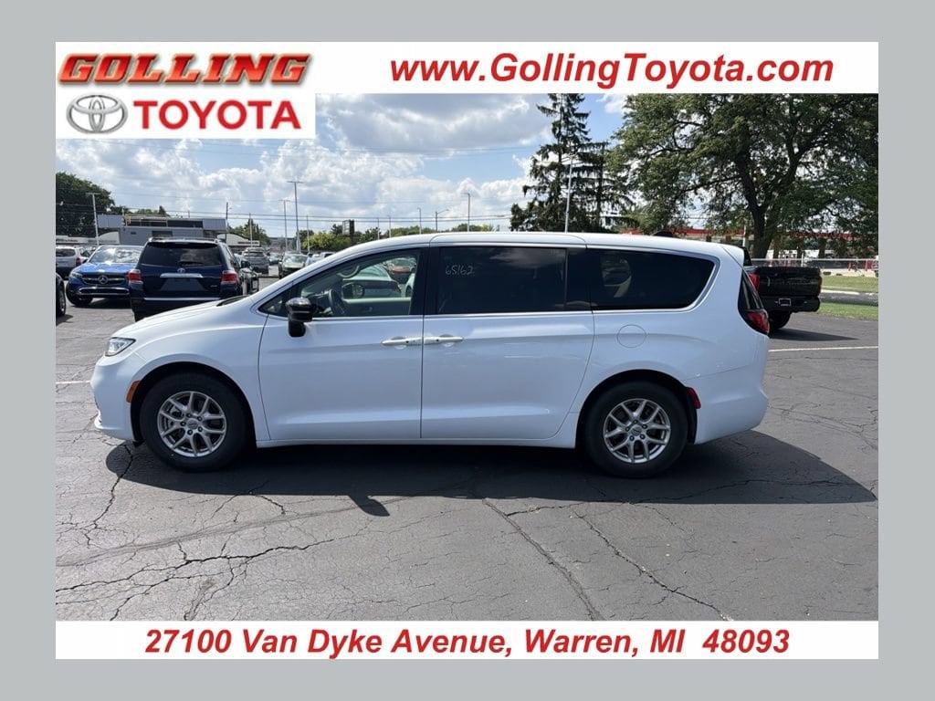 Used 2024 Chrysler Pacifica Touring L Passenger Van