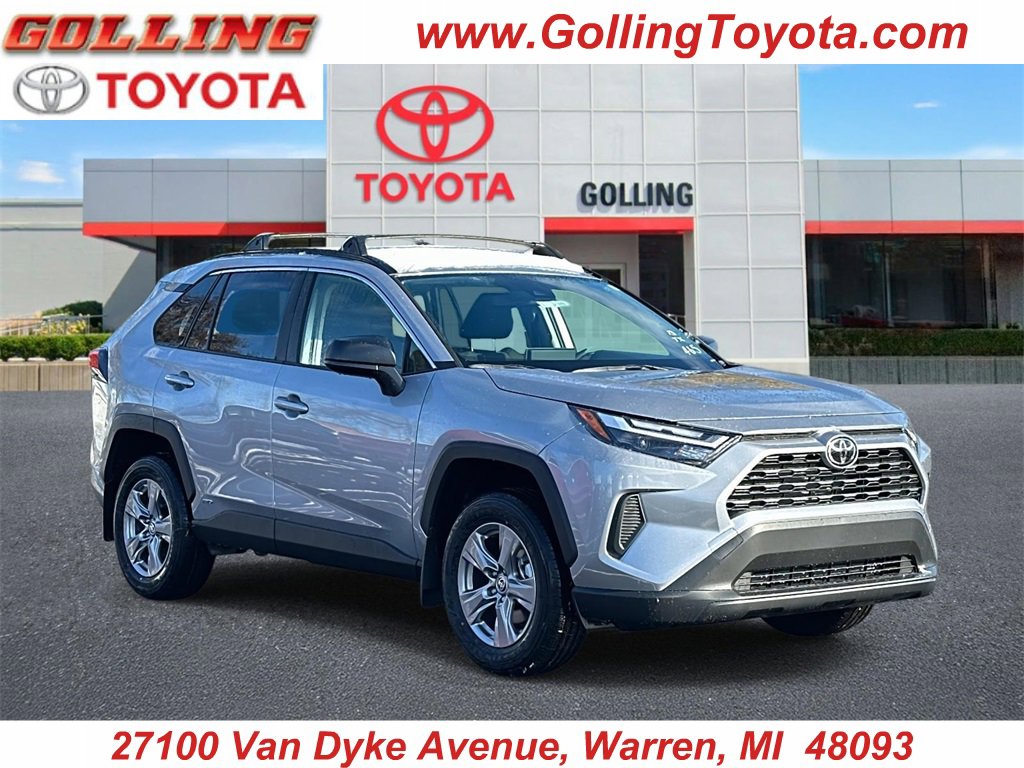 2025 Toyota RAV4 LE's photo