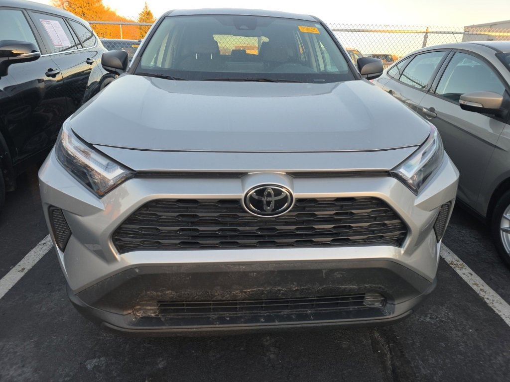 2023 Toyota RAV4 LE photo 2