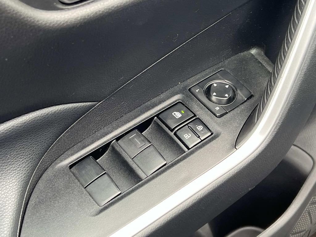 2021 Toyota RAV4 XLE - Photo 18