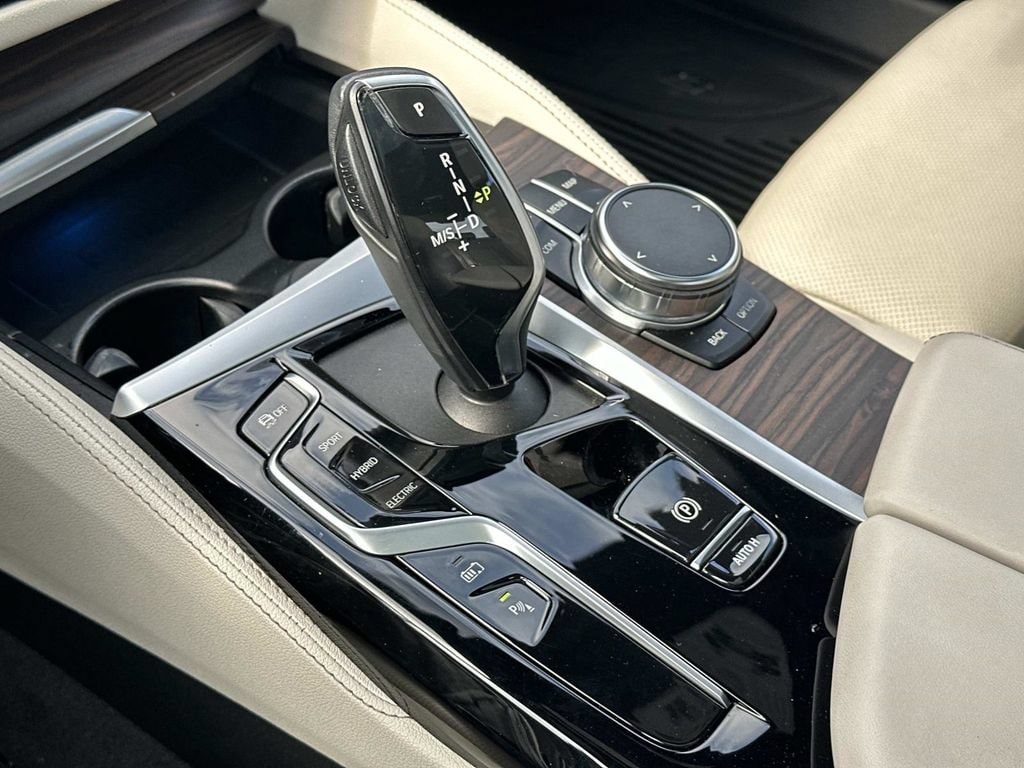 2023 BMW 5 Series 530e - Photo 33