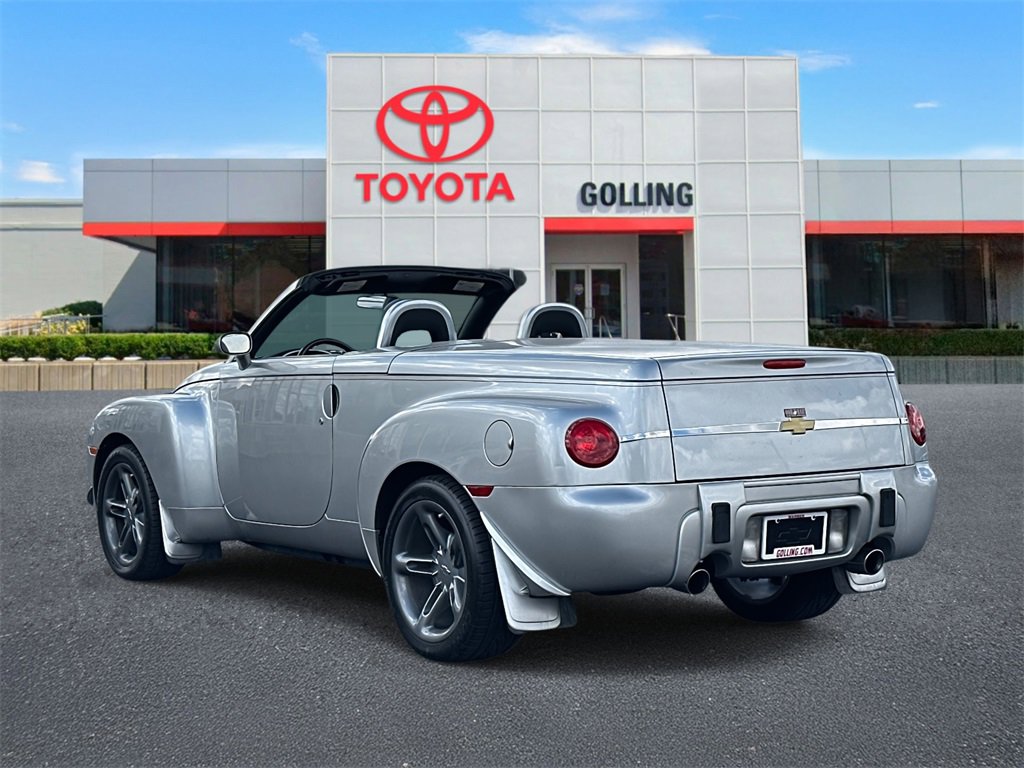 2004 Chevrolet SSR Base photo 3