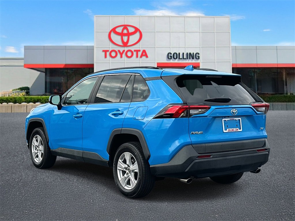 2021 Toyota RAV4 XLE photo 2