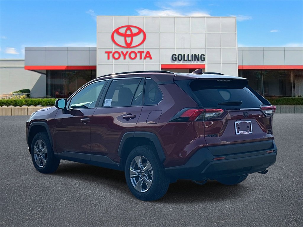2025 Toyota RAV4 XLE photo 4