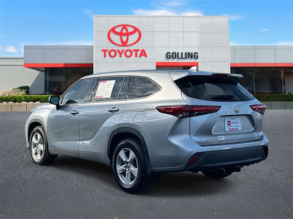 2021 Toyota Highlander LE photo 2