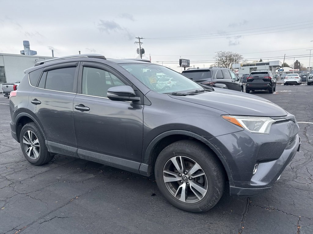 2017 Toyota RAV4 XLE photo 3