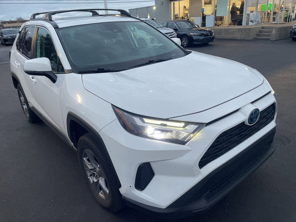 2023 Toyota RAV4 Hybrid XLE photo 2