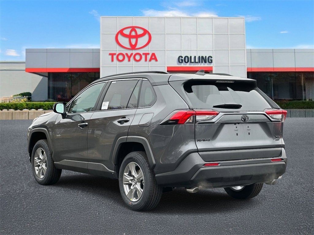 2025 Toyota RAV4 XLE photo 4