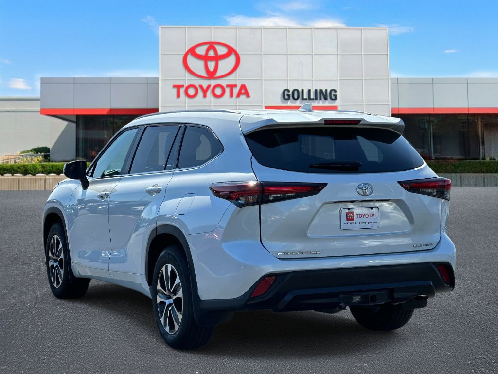 Used 2024 Toyota Highlander XLE Sport Utility