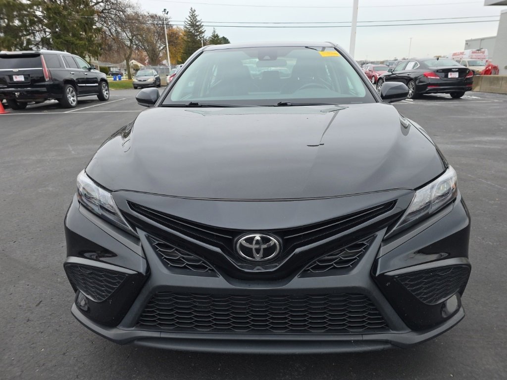 2021 Toyota Camry SE photo 2