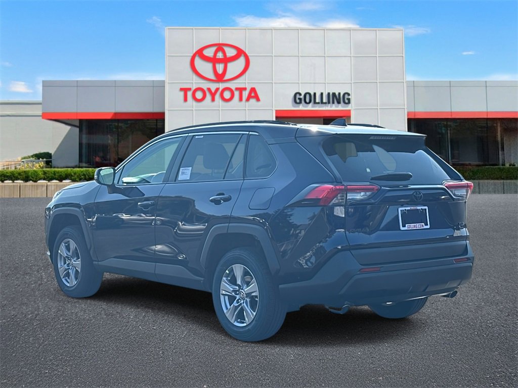 2025 Toyota RAV4 XLE photo 3