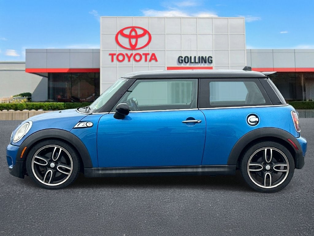 Used 2007 MINI Cooper S with VIN WMWMF73517TL85140 for sale in Warren, MI