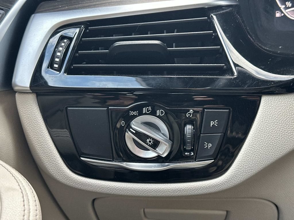 2023 BMW 5 Series 530e - Photo 26