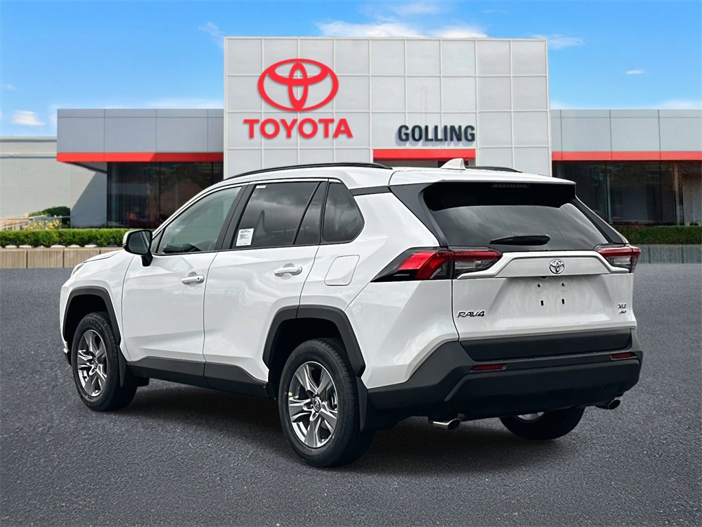 2025 Toyota RAV4 XLE photo 3