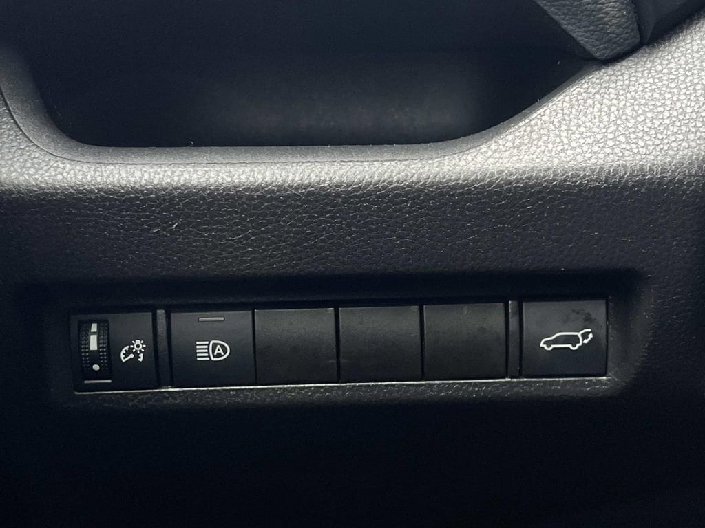 2021 Toyota RAV4 XLE - Photo 32