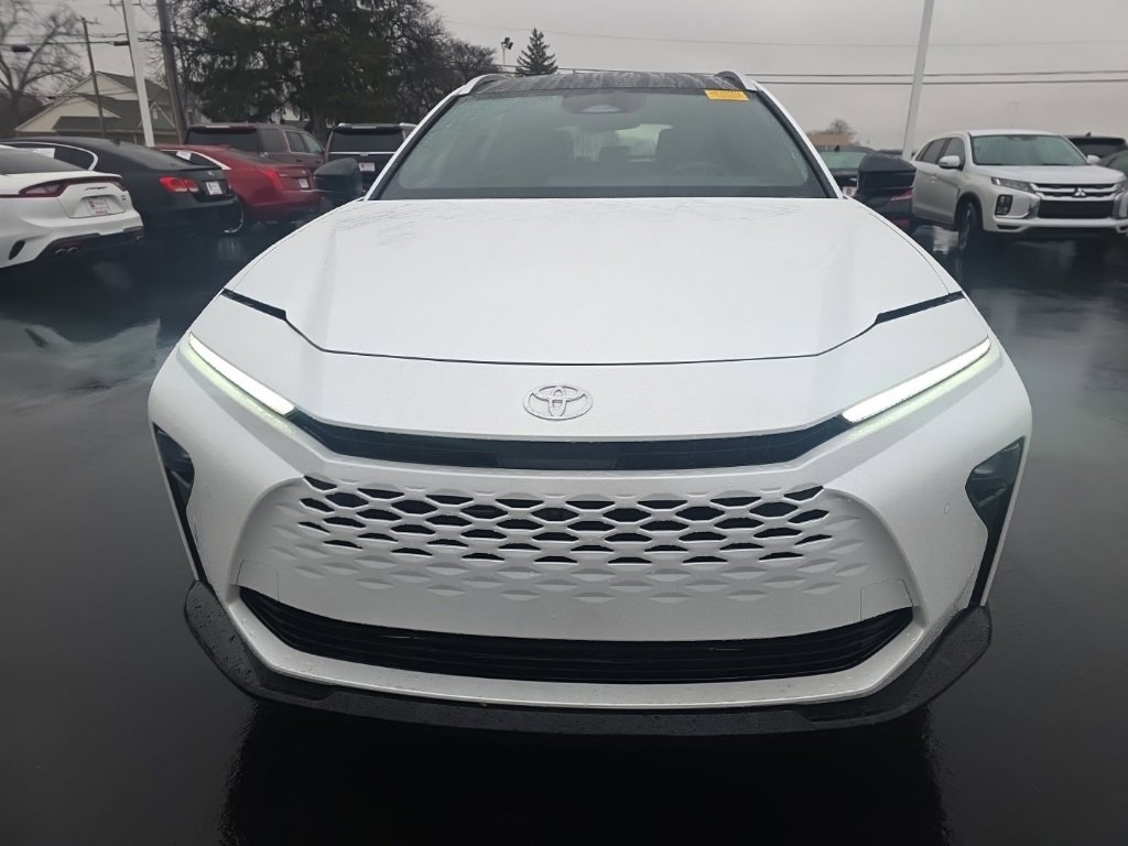 2025 Toyota Crown Signia Limited photo 2