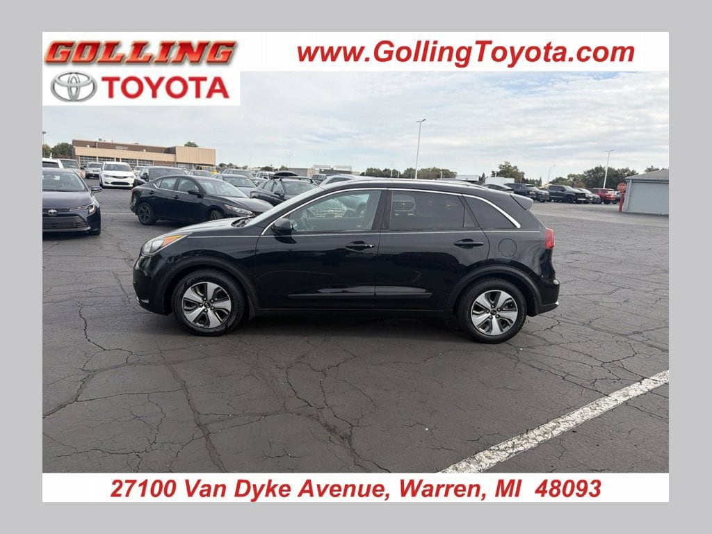 Used 2017 Kia Niro LX with VIN KNDCB3LC7H5084976 for sale in Warren, MI