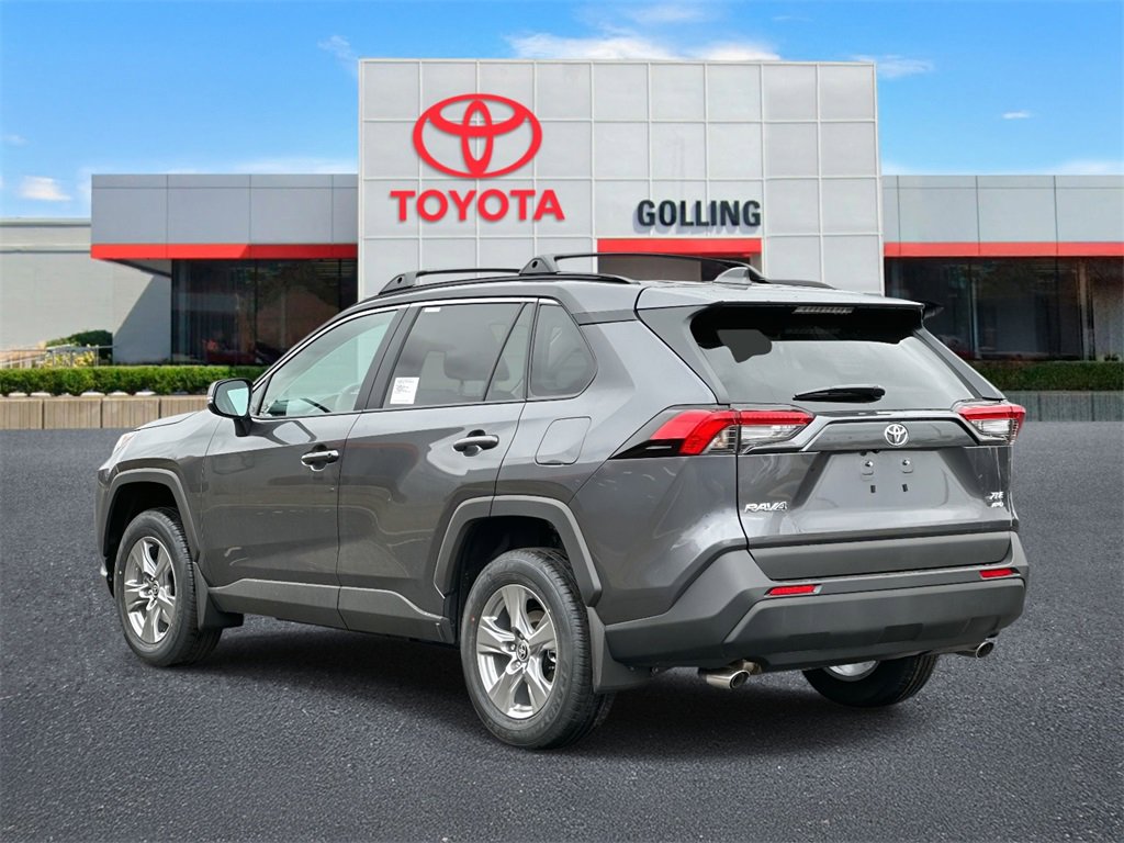 2025 Toyota RAV4 XLE photo 3