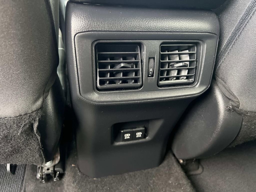 2021 Toyota RAV4 XLE - Photo 16
