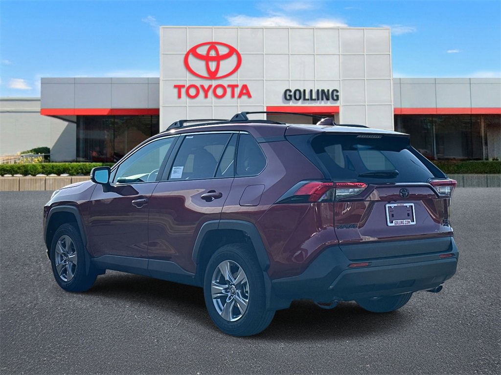 2025 Toyota RAV4 XLE photo 3