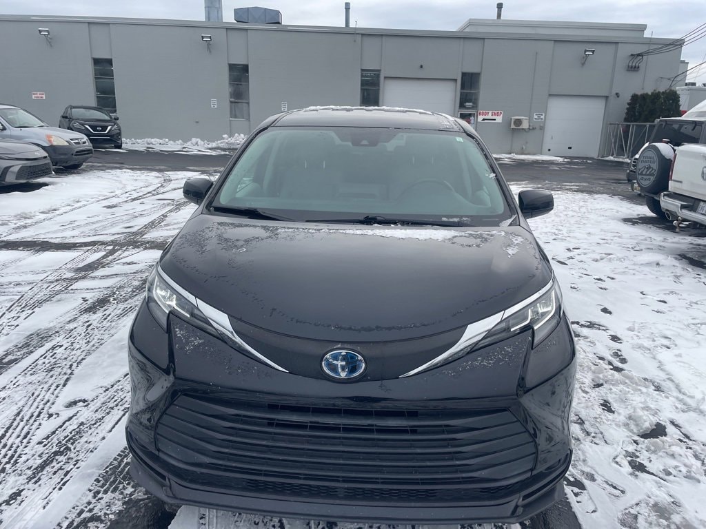 Used 2021 Toyota Sienna LE Passenger Van