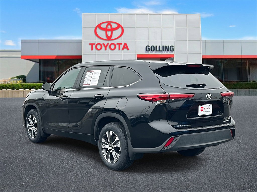 2023 Toyota Highlander XLE photo 2
