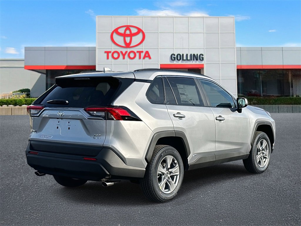 2025 Toyota RAV4 Hybrid XLE photo 3