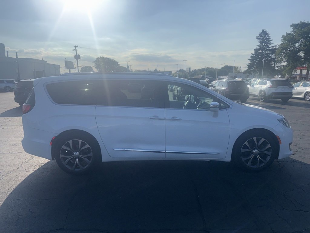 2018 Chrysler Pacifica Limited photo 3