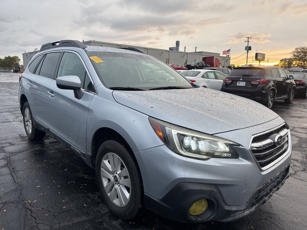 2018 Subaru Outback 2.5i Premium photo 2