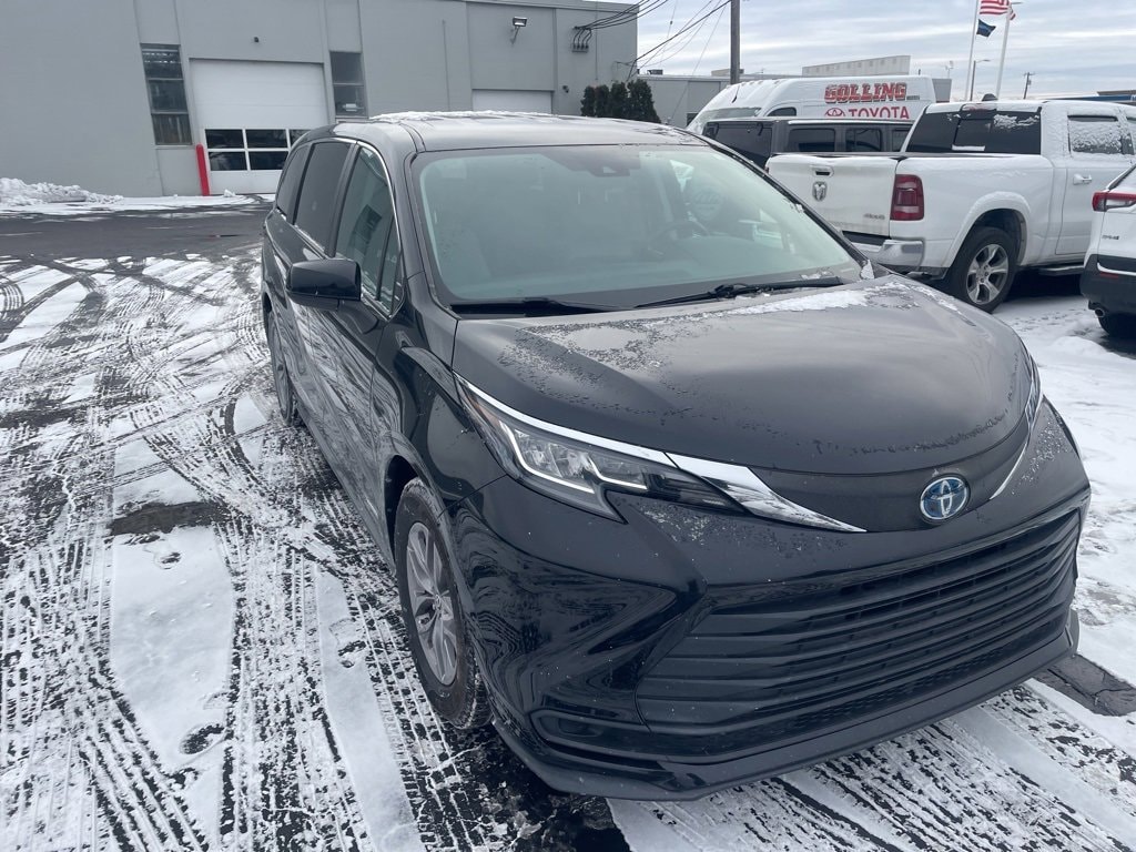 Used 2021 Toyota Sienna LE Passenger Van