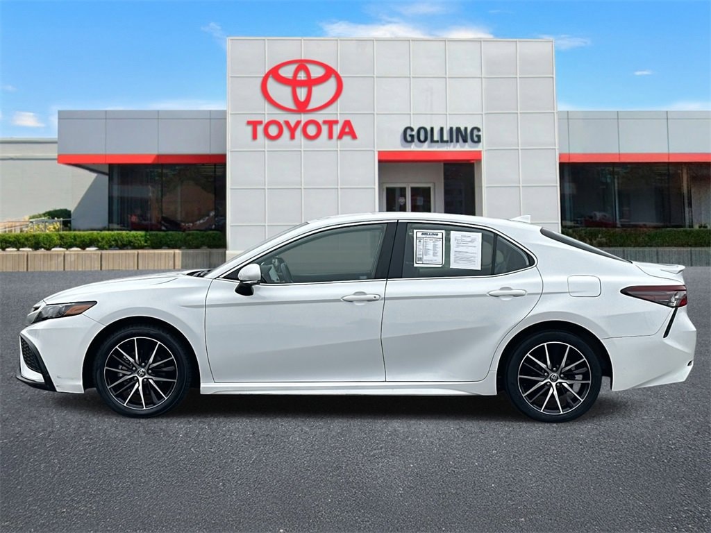 Used 2023 Toyota Camry SE Sedan