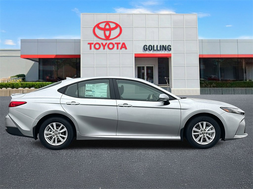 2026 Toyota Camry LE photo 2