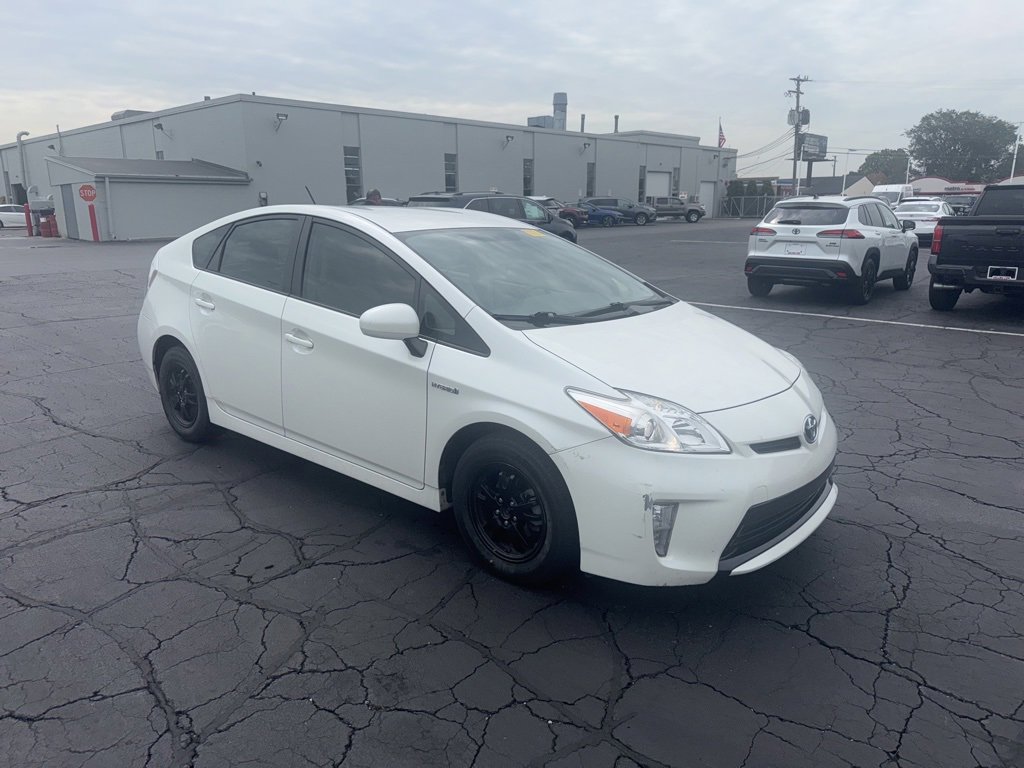 2015 Toyota Prius Four photo 3
