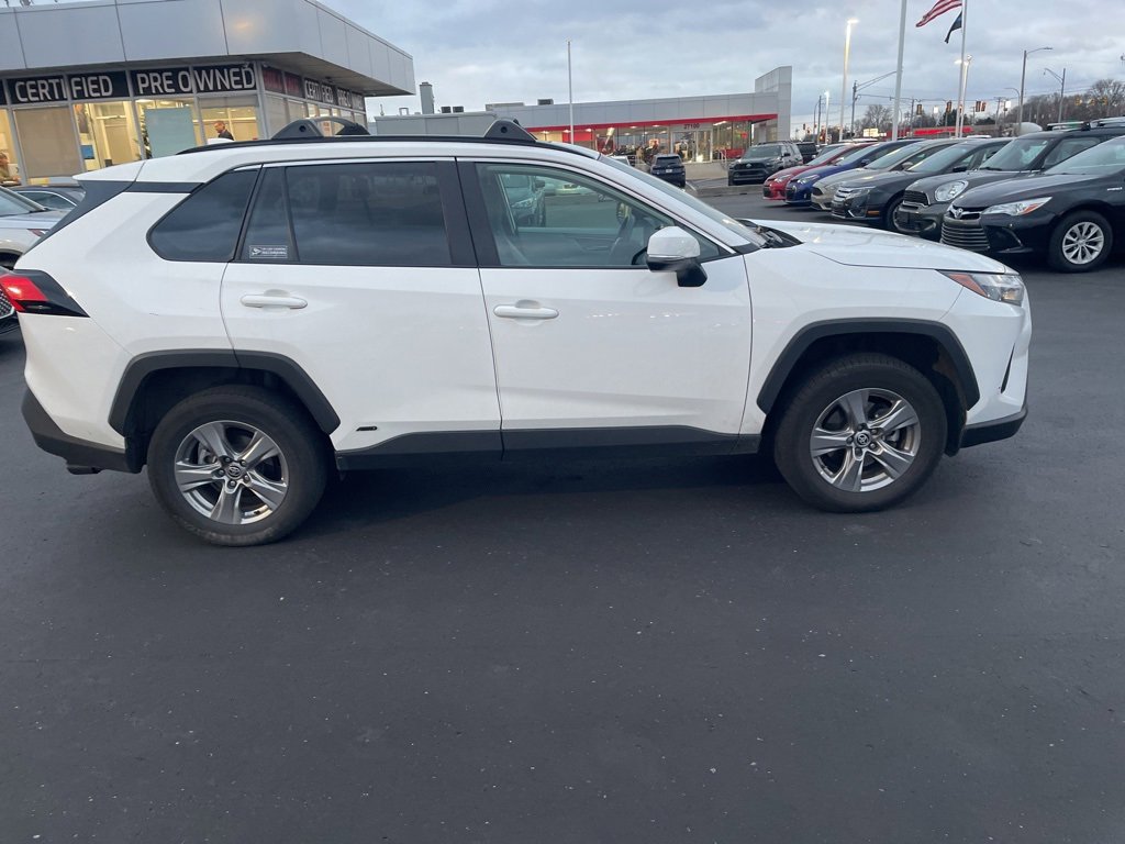 2023 Toyota RAV4 Hybrid XLE photo 3